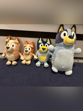 Bluey family plush!